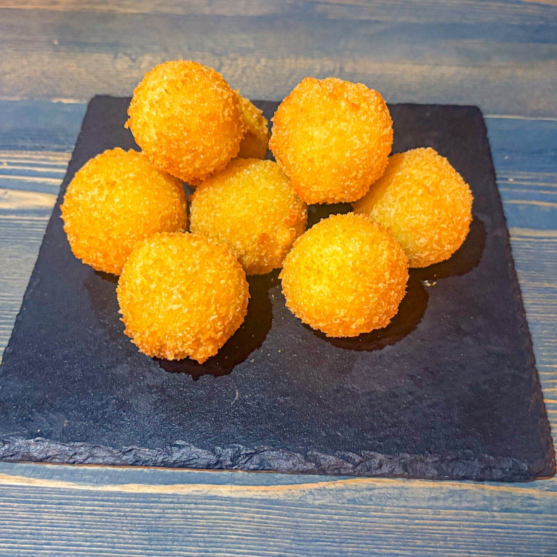 Картофельные шарики с грибами и сыром