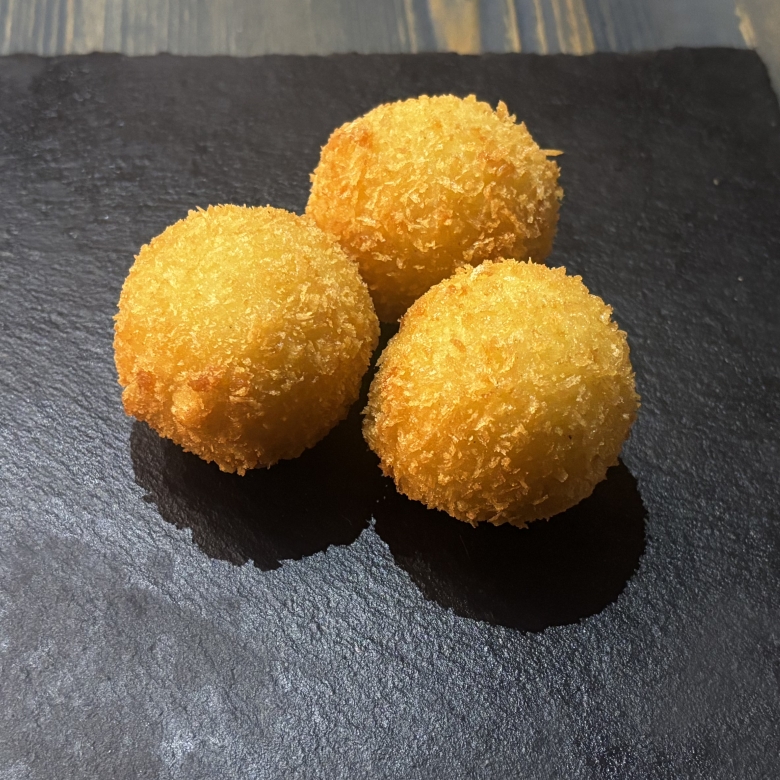 Картофельные шарики с грибами и сыром